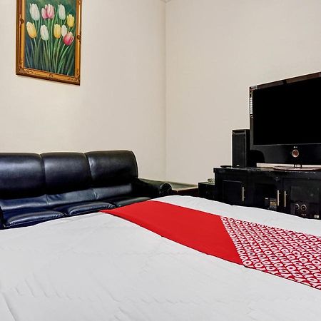 OYO 90702 Wisma Tobana Kebayoran Mencil Dış mekan fotoğraf