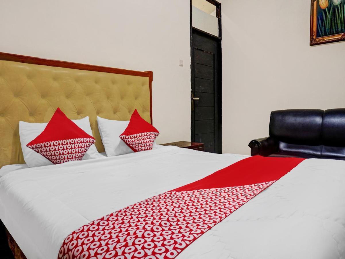 OYO 90702 Wisma Tobana Kebayoran Mencil Dış mekan fotoğraf