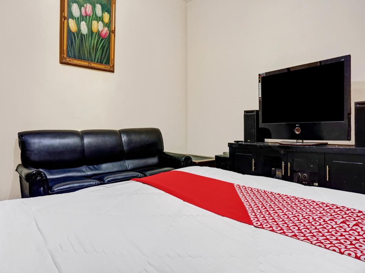 OYO 90702 Wisma Tobana Kebayoran Mencil Dış mekan fotoğraf