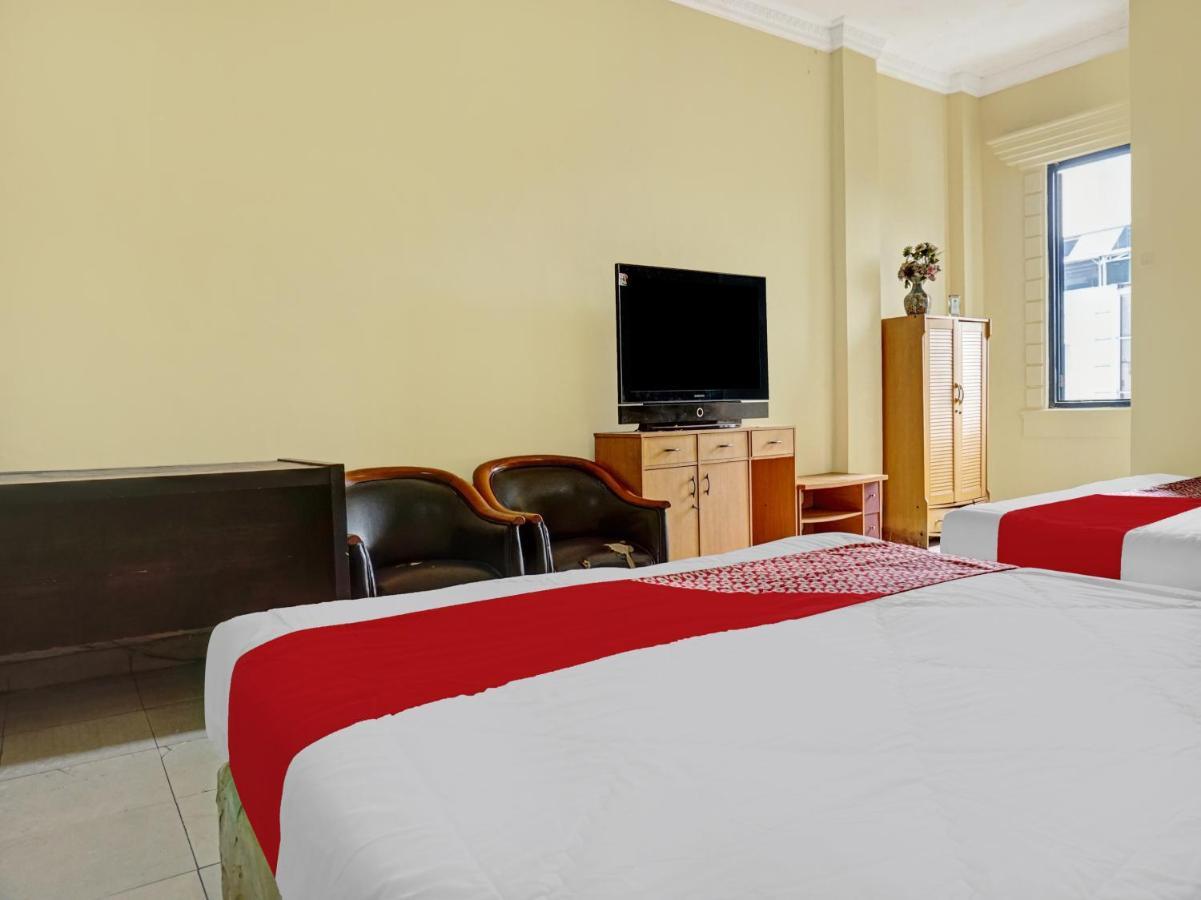 OYO 90702 Wisma Tobana Kebayoran Mencil Dış mekan fotoğraf