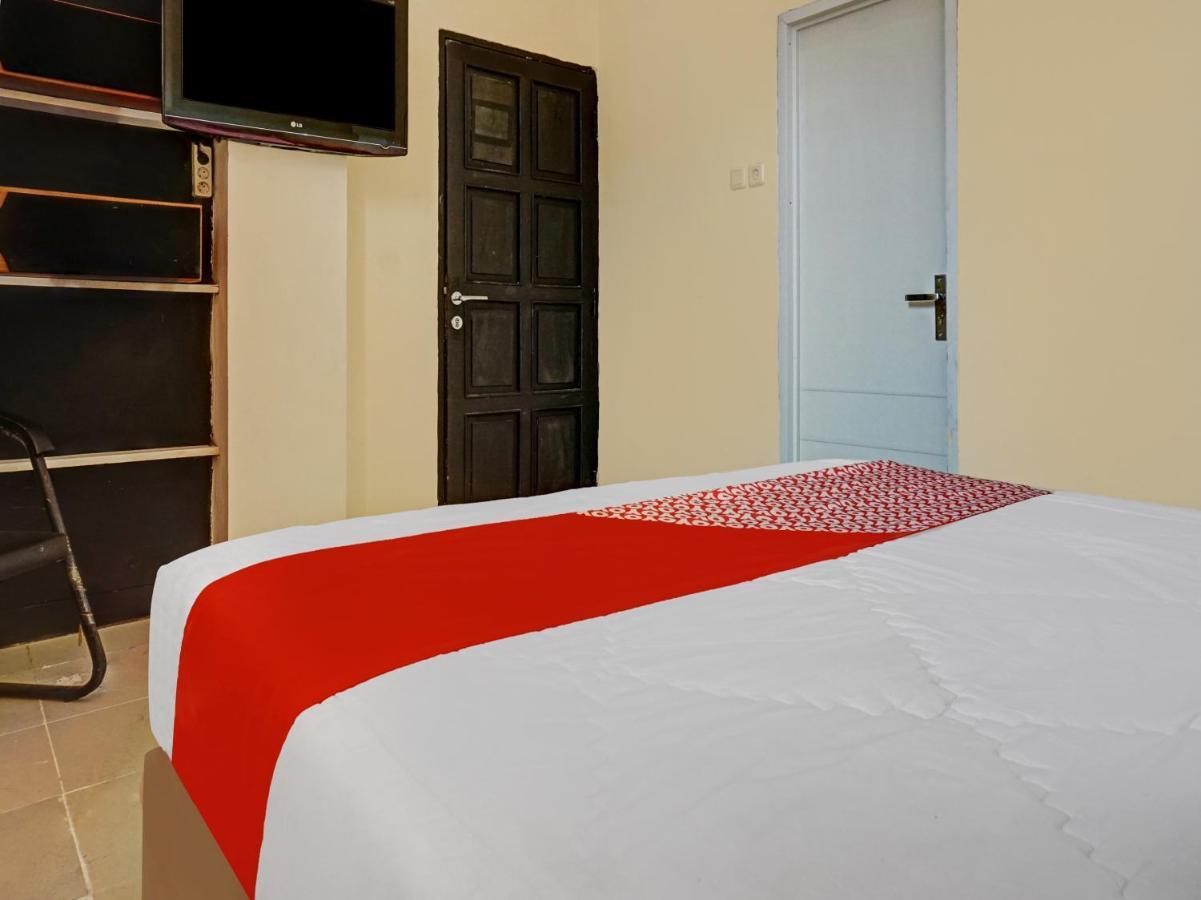 OYO 90702 Wisma Tobana Kebayoran Mencil Dış mekan fotoğraf