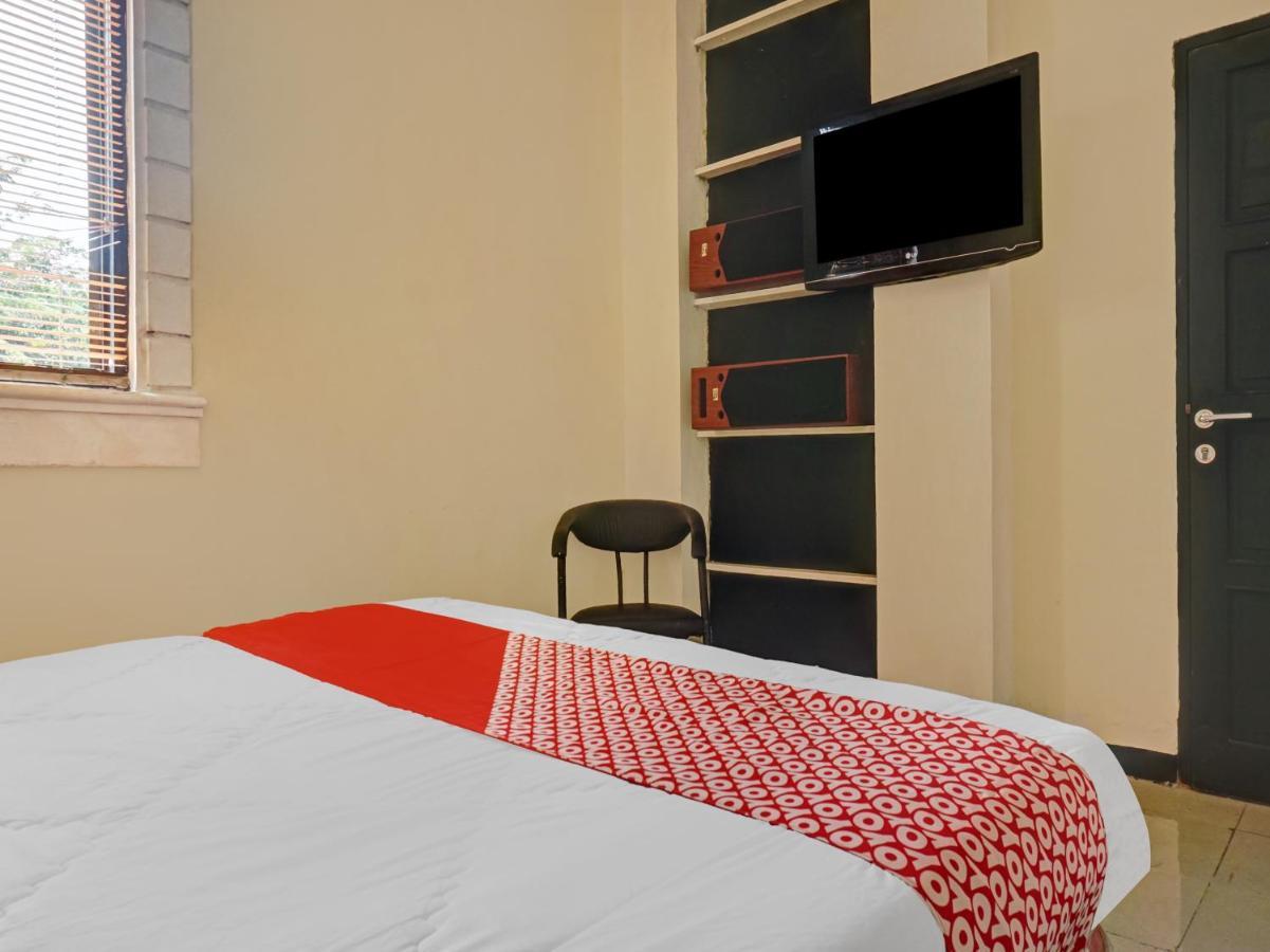 OYO 90702 Wisma Tobana Kebayoran Mencil Dış mekan fotoğraf